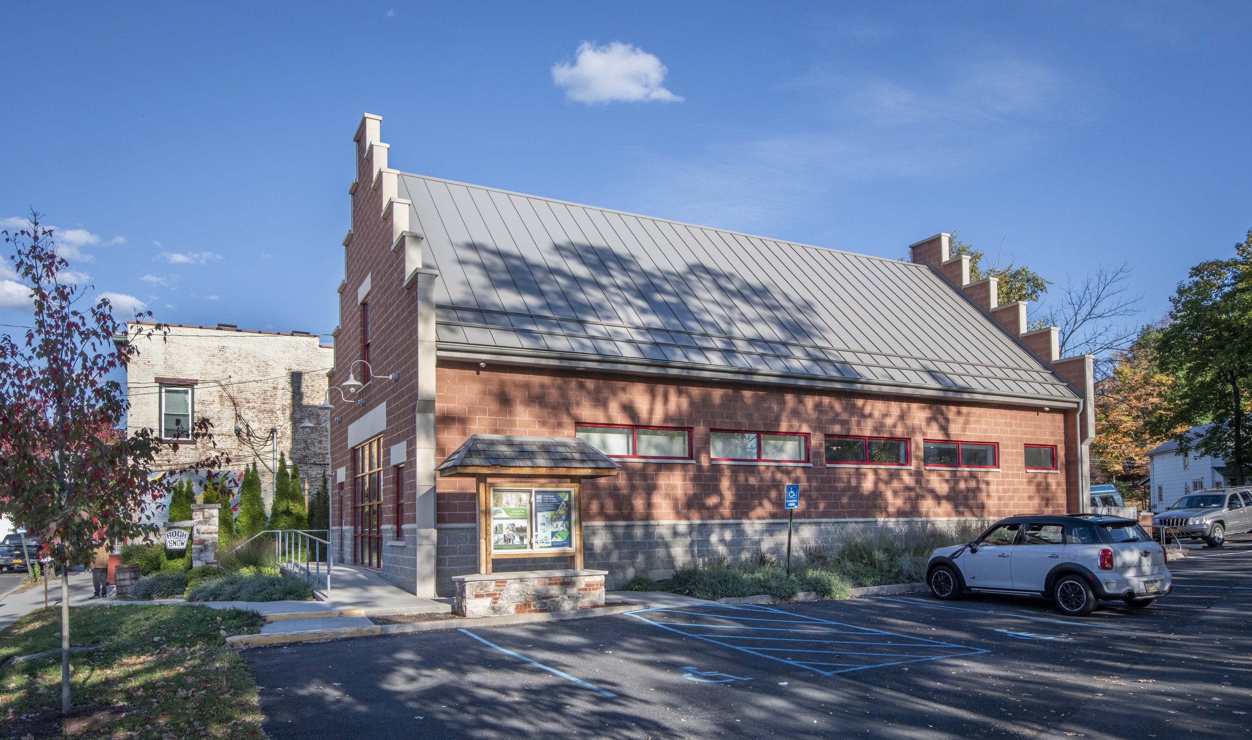 Rock & Snow Annex — exterior view