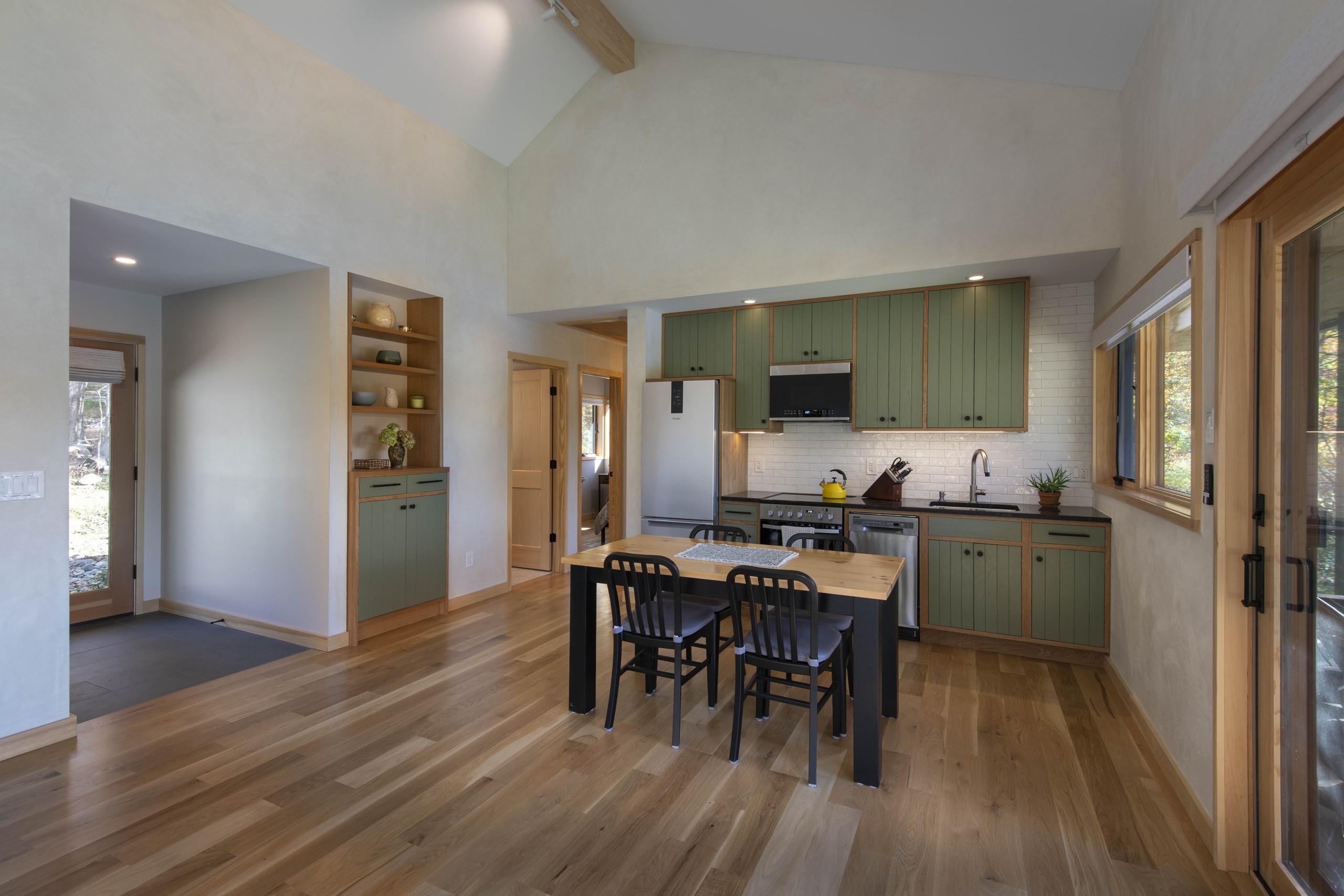 Undercliff Lake Cabin — architectural detail