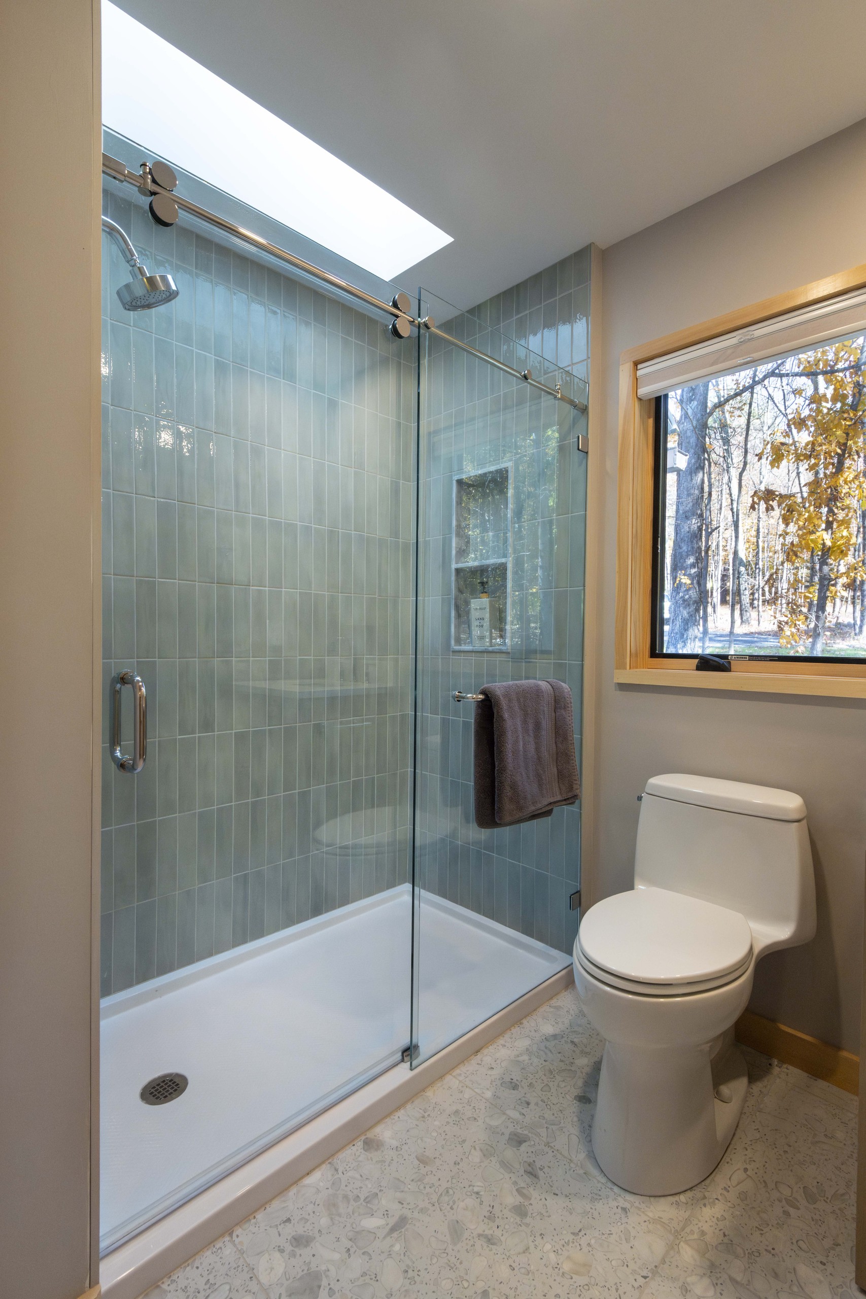 Undercliff Lake Cabin — design detail