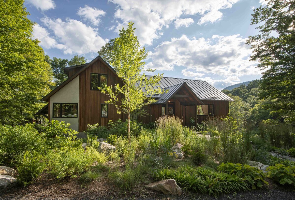 Undercliff Lake — 4,100 sqft renovation home in Gardiner, NY by Plum Design Group, sited in the foothills of the Shawangunk Ridge