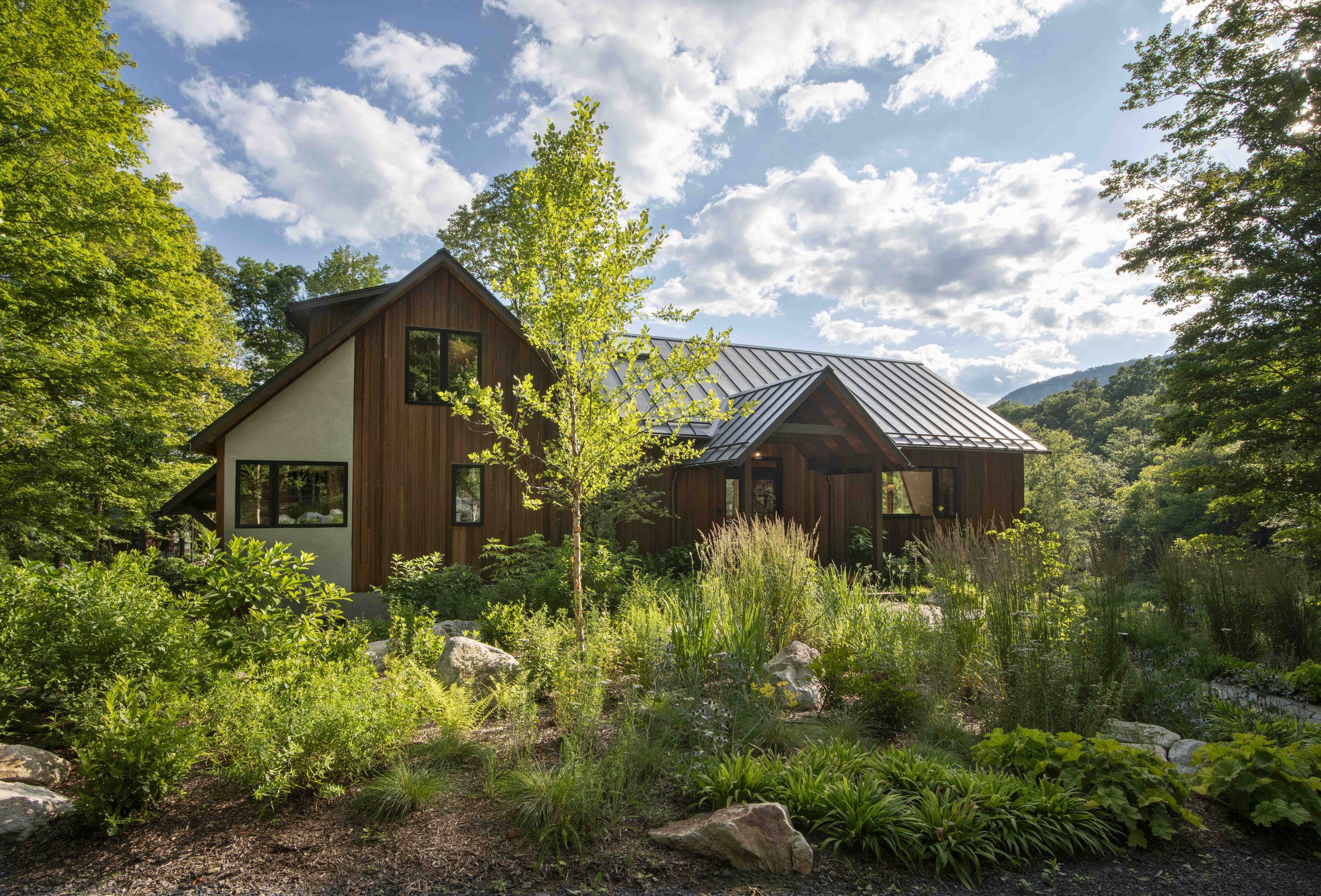 Undercliff Lake — exterior view