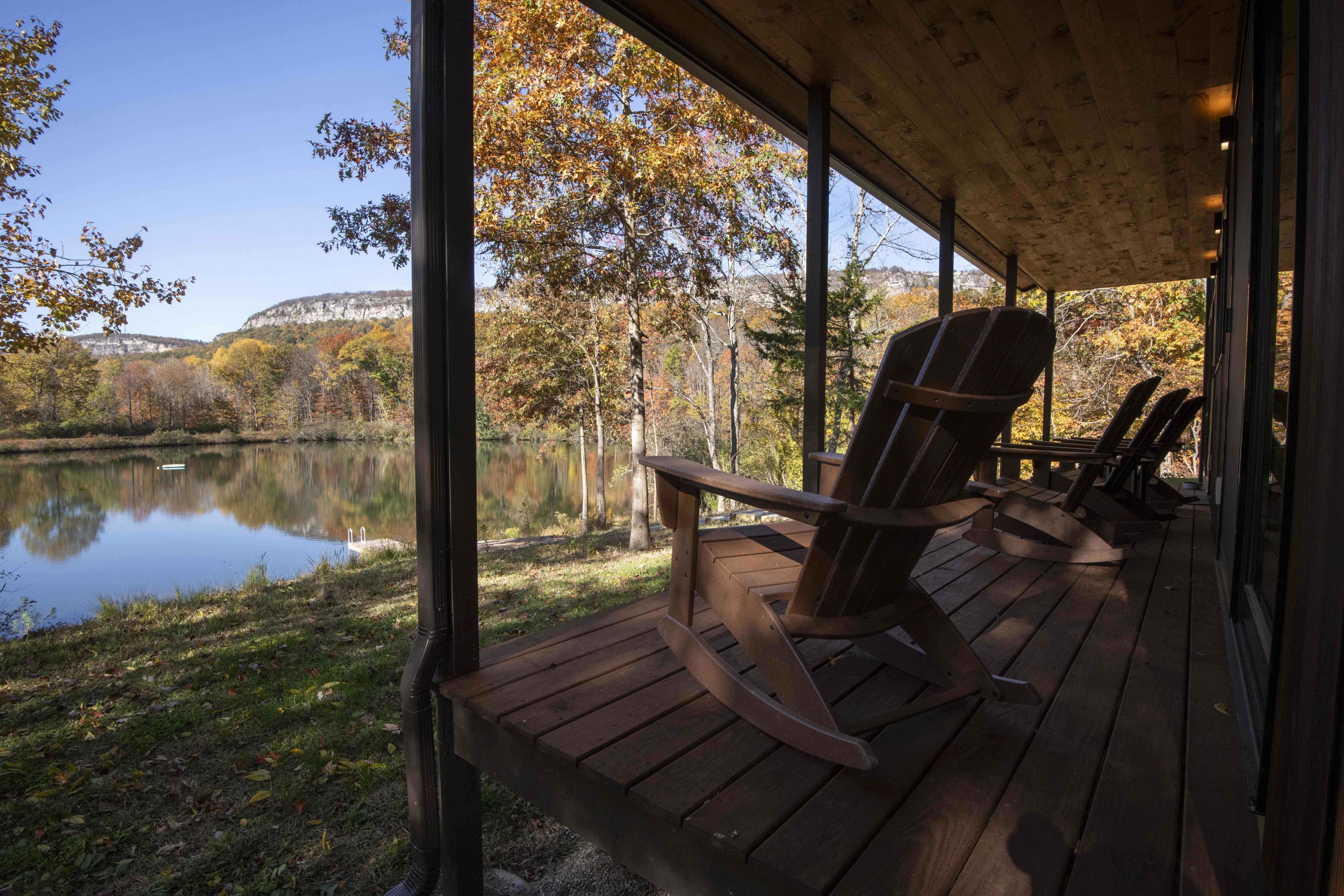 Undercliff Lake — room view